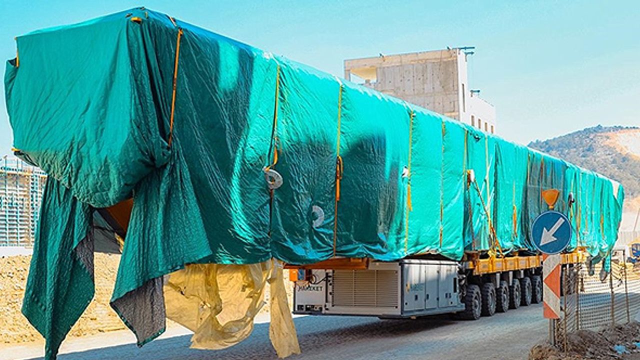 Akkuyu NGS'nin birinci ünitesinde kullanılacak polar vinç inşaat sahasına ulaştı