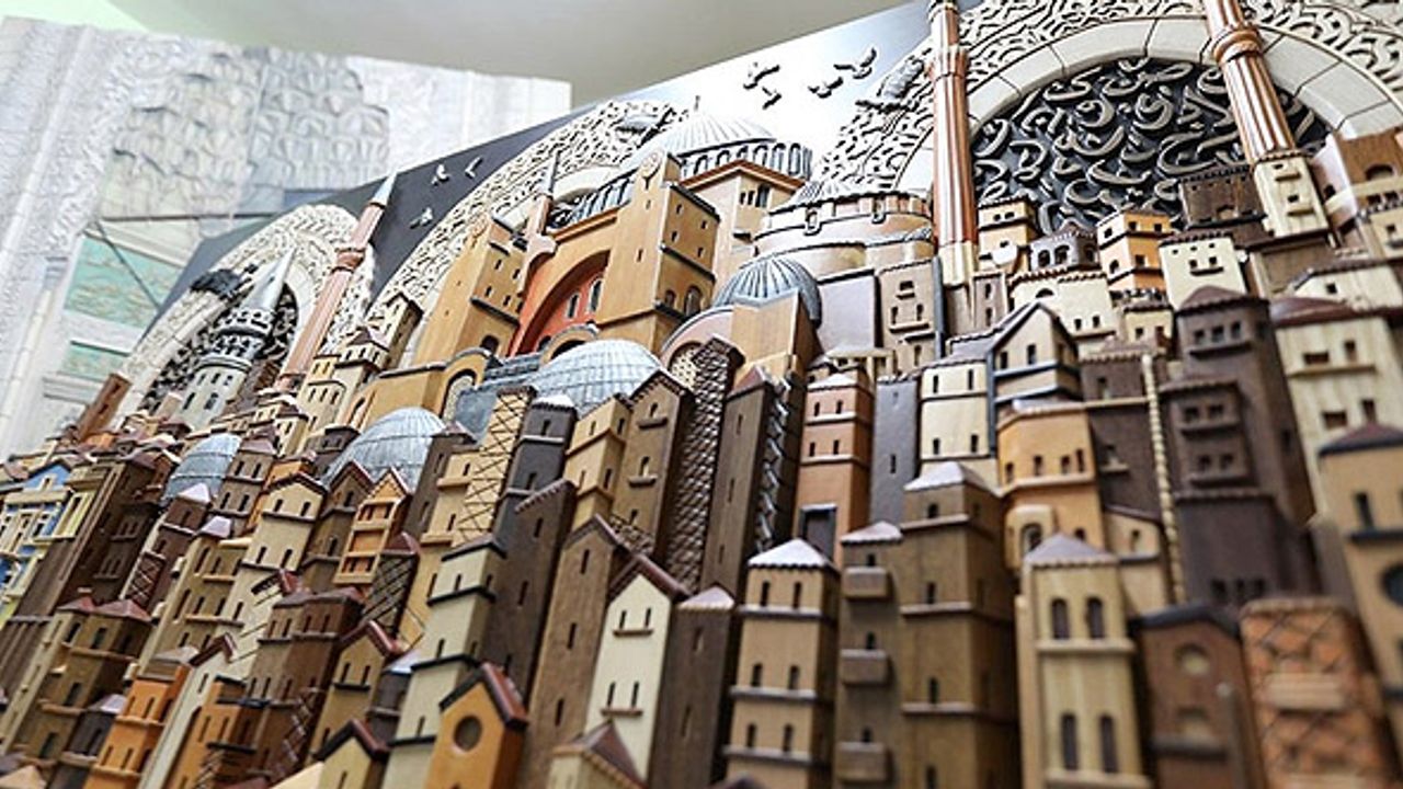 'Ayasofya'nın üç boyutlu ahşap tablosunu yaptı