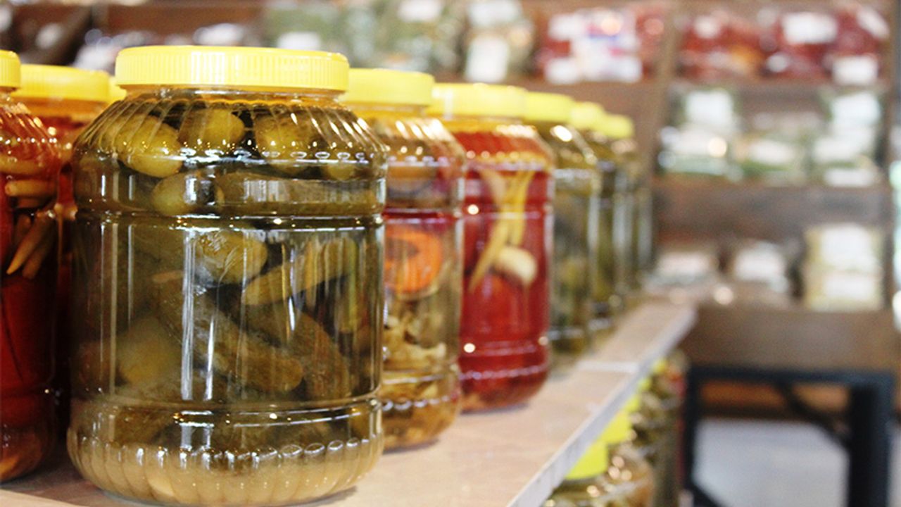 Kışlık yiyecekler raflardaki yerini almaya başladı