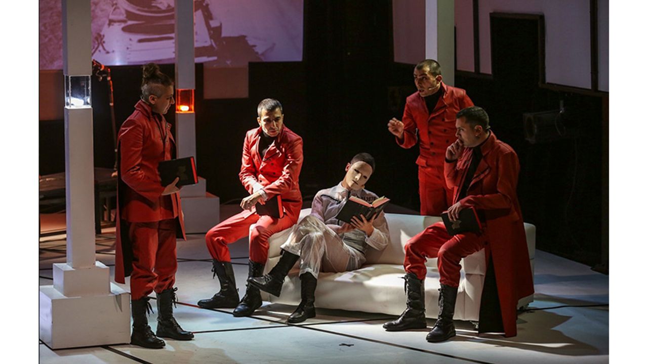 Nilüfer Kent Tiyatrosu yeni sezonu ‘1984’ ile açtı