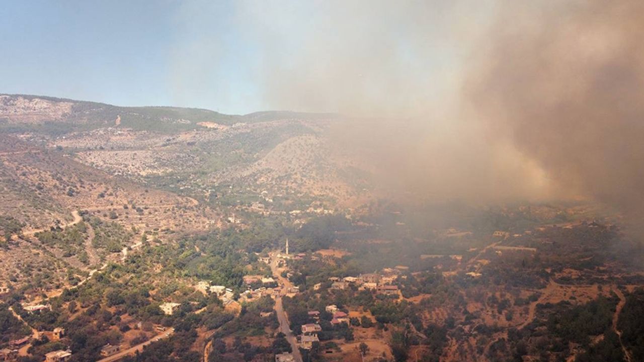 Mersin'deki yangın havadan görüntülendi