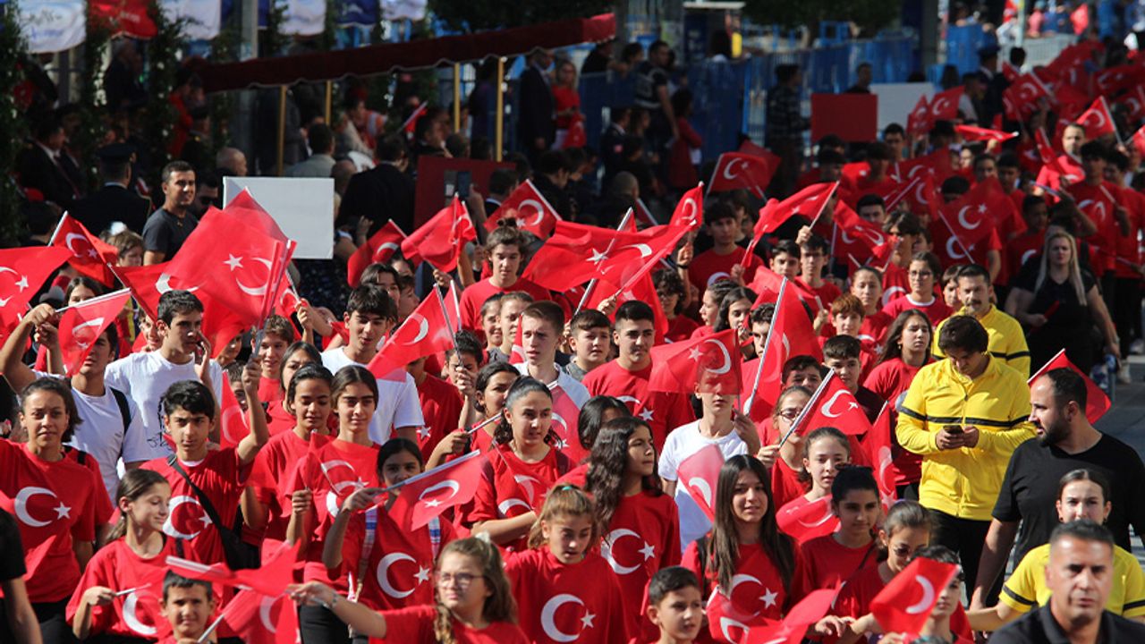 Antalya'da 29 Ekim Cumhuriyet Bayramı coşkuyla kutlandı