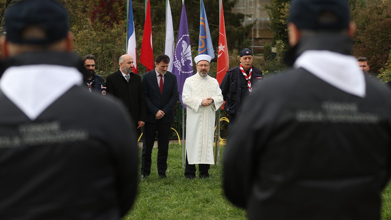 Diyanet İşleri Başkanı Erbaş, Fransa’da izcilik kampının açılışını yaptı