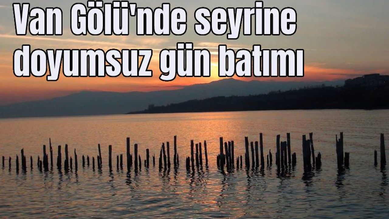 Van Gölü'nde seyrine doyumsuz gün batımı
