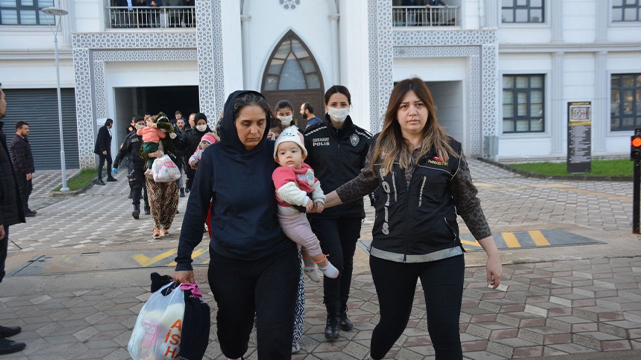 Altın kızlar baltayı taşa vurdu!