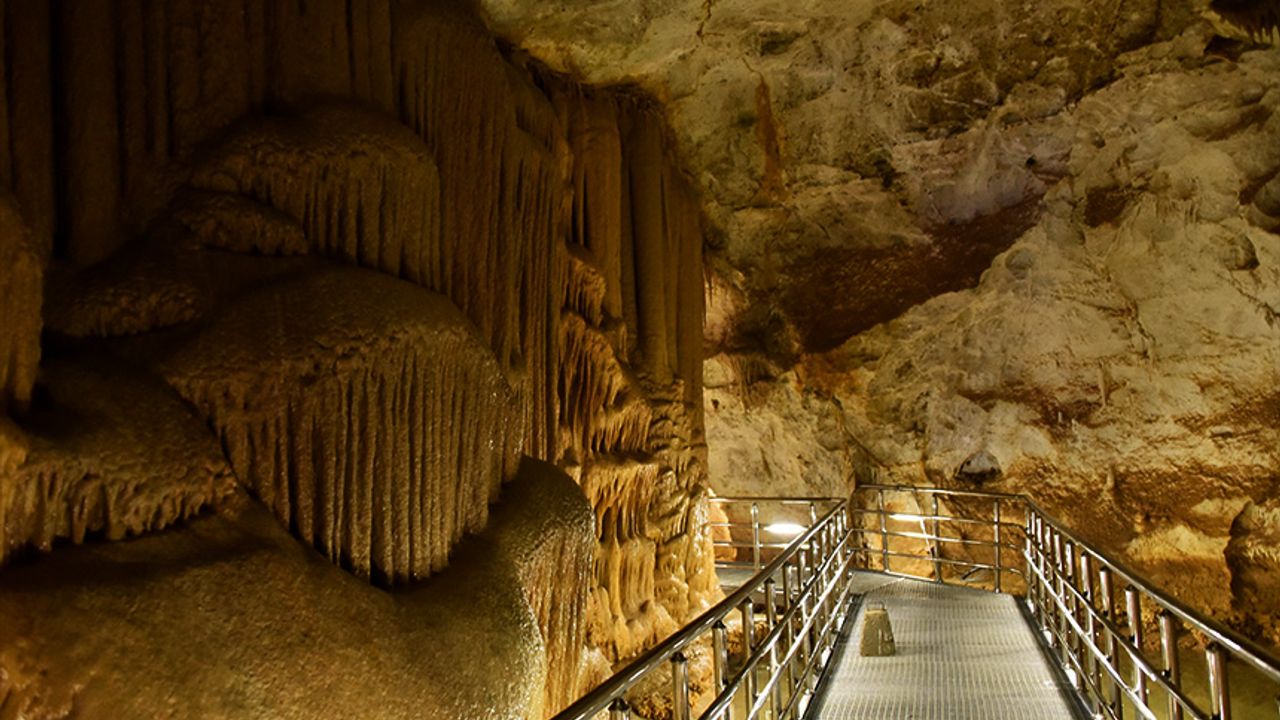 Damlataşı mağarası ziyaretçi akınına uğruyor