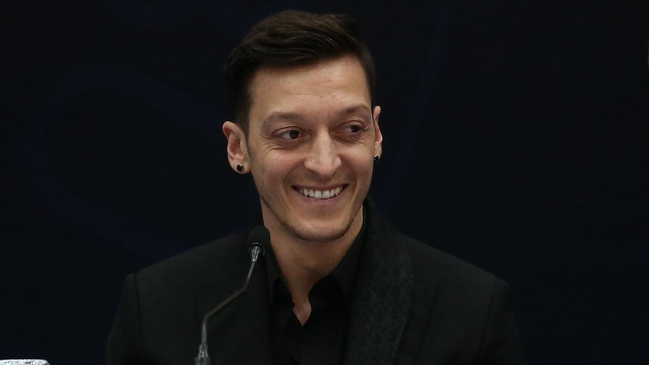 AK Parti MKYK Üyesi Mesut Özil 'Yılın Spor İnsanı' seçildi!