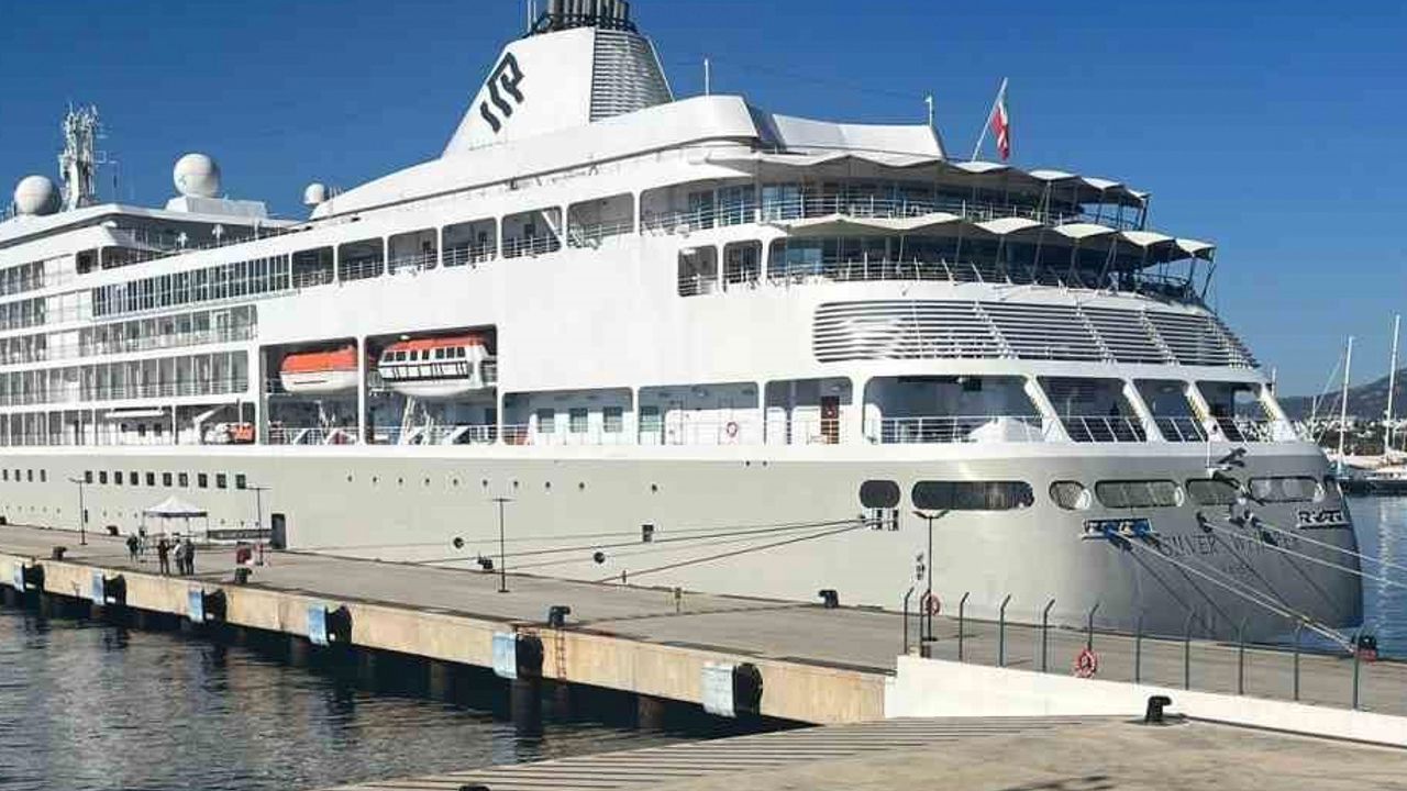 Bodrum’da kruvaziyer turizmi devam ediyor