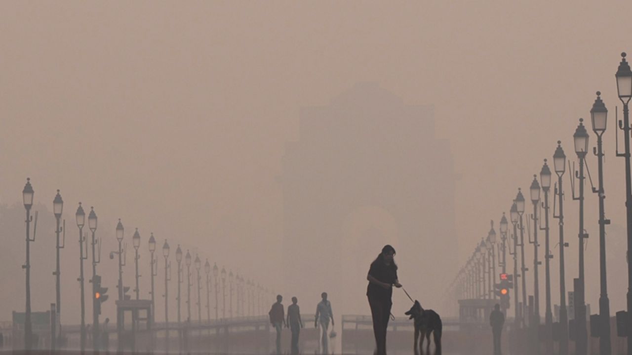 Hindistan, başkent Yeni Delhi'de hava kirliliğine karşı "yapay yağmur" denemeleri yapıyor