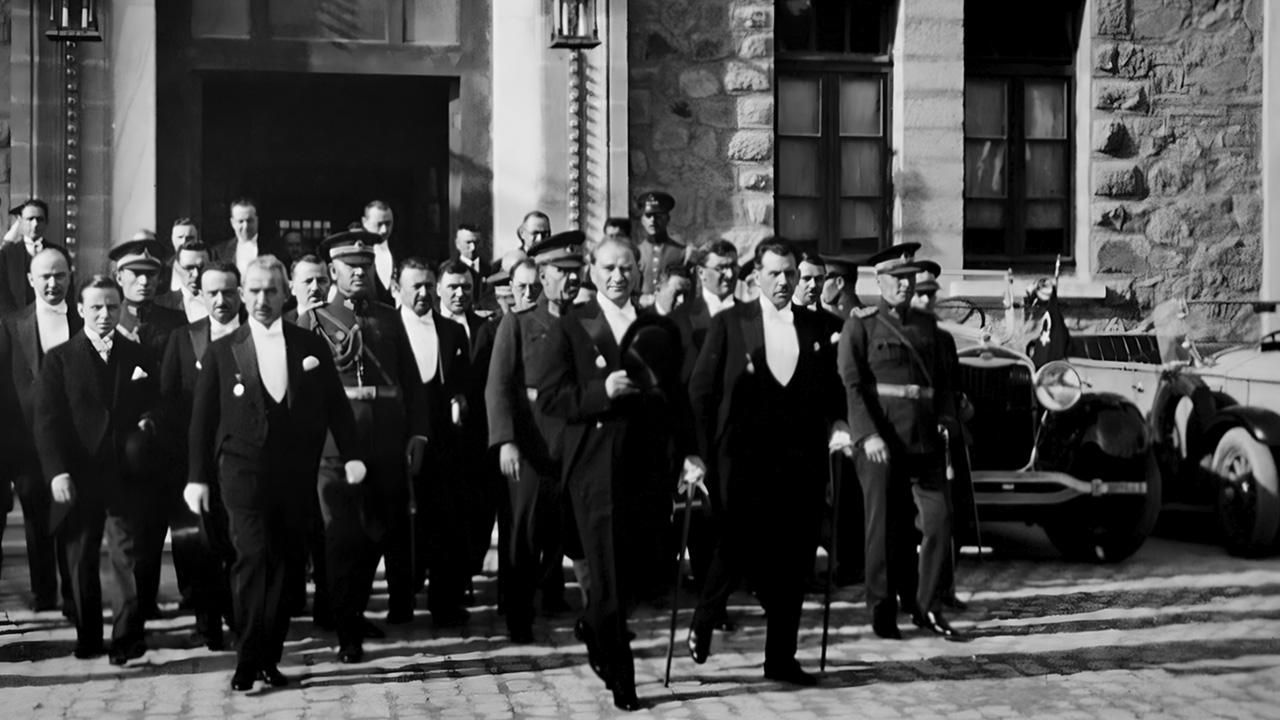 Efendiler yarın Cumhuriyeti ilan edeceğiz resimleri: Efendiler yarın Cumhuriyeti ilan edeceğiz sözü tarihçesi