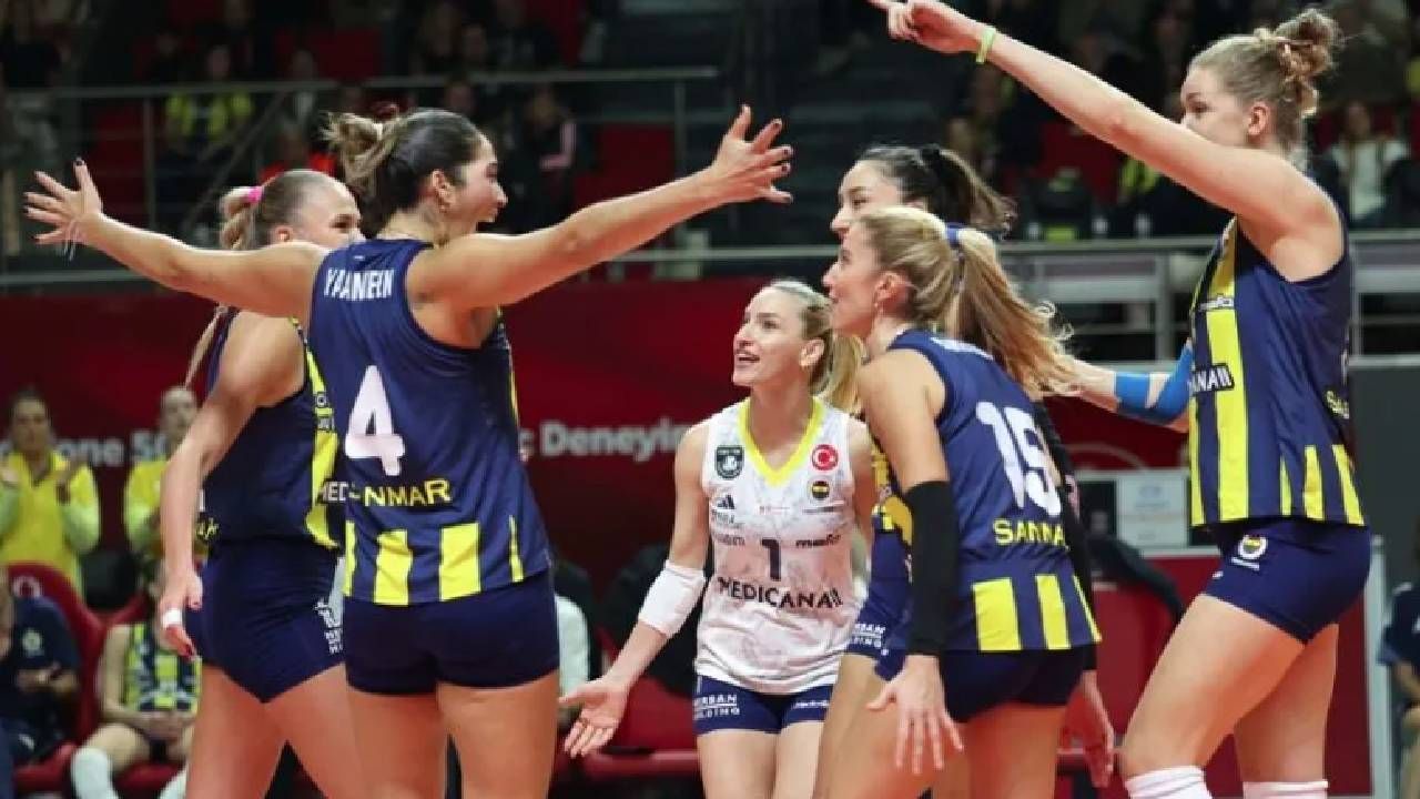 Fenerbahçe Medicana 4*4'lük performansla Beşiktaş'ı yendi, liderliğe yükseldi