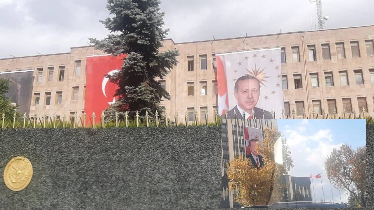 Cumhuriyet tarihinde ilk: TSK binalarına Cumhurbaşkanı Erdoğan posteri