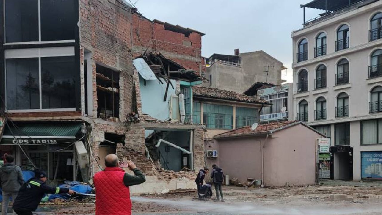 Sındırgı beşik gibi sallanmaya devam ediyor