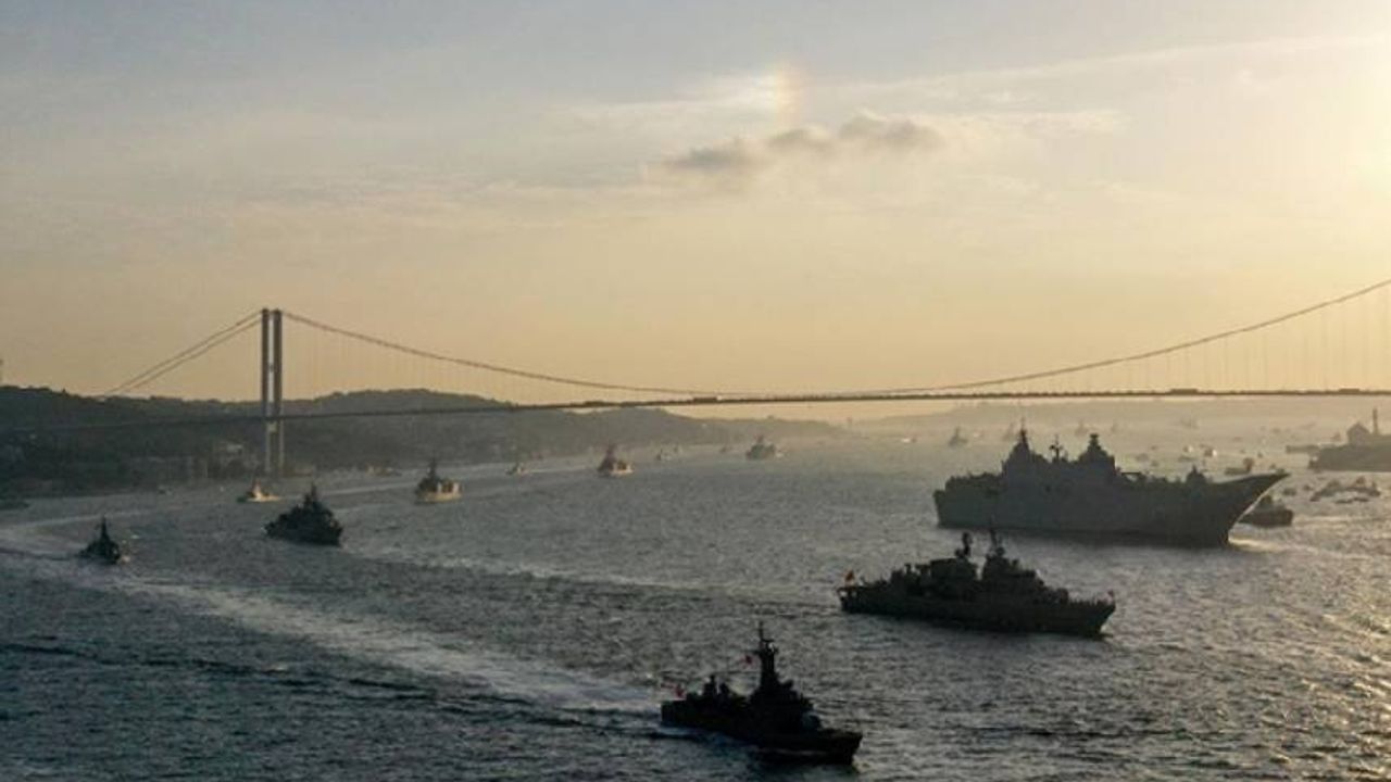 Boğaz'da faciya ramak kaldı: Tekne ile kano çarpıştı!