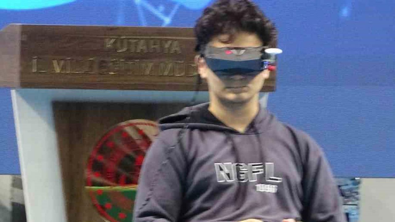 Kütahyalı lise öğrencisi, sıfırdan tasarladığı dron ile dünya şampiyonu oldu