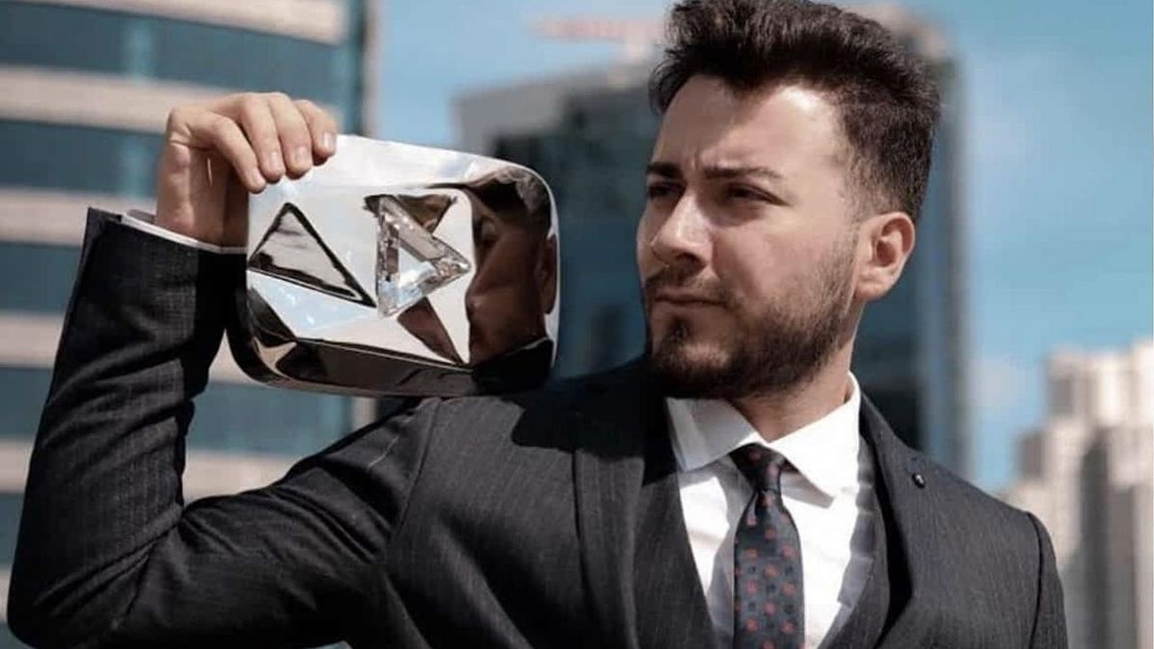 Enes Batur geri döndü: 16 milyonluk kanalı tek hamlede yeniden açtı!