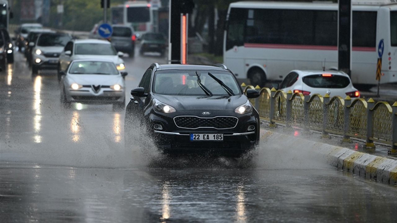 Edirne, Kırklareli, Tekirdağ ve Çanakkale'de sağanak etkili oluyor