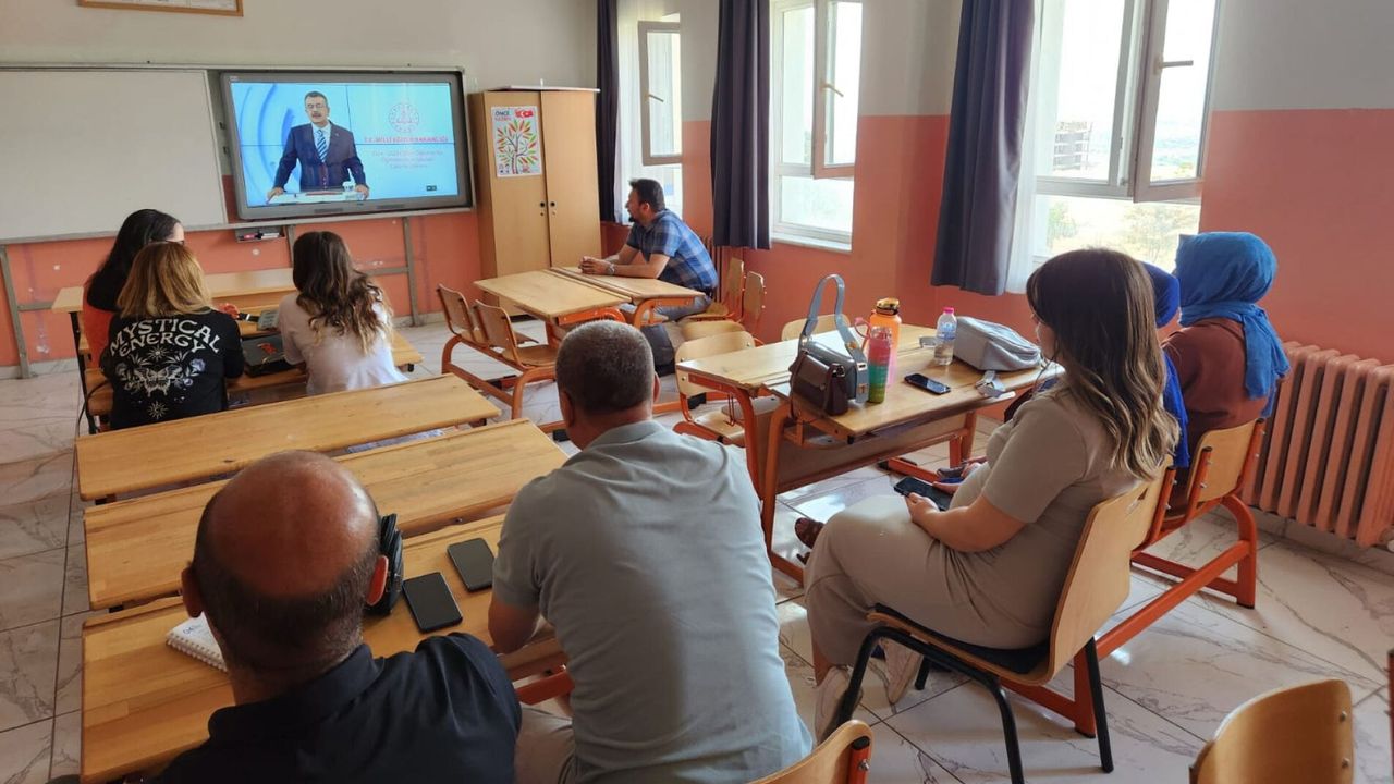 2025 Kasım ayı öğretmen seminerleri ne zaman? 2025 Kasım ayı öğretmen seminerleri online mı olacak, yüz yüze mi?