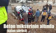 Beton mikserinin altında kalan sürücü