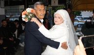 45 yıl sonra eşine gelinlik giydirdi, gözyaşlarını tutamadı