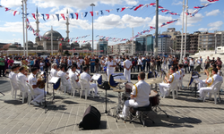 Bahriyeliler Taksim Meydanı’nda konser verdi