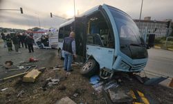 SON DAKİKA | Karabük'te minibüs ile kamyonet birbirine girdi