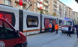 Eskişehir'de 16 yaşındaki kıza tramvay çarptı