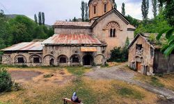 Bin yıllık Taş Camii asırlara meydan okuyor