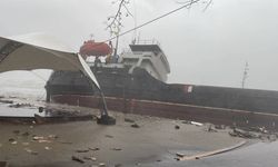Karadeniz'de fırtına koca gemiyi ortadan ikiye böldü