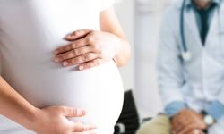İş yerinde bu hareketlere dikkat: Fazla ayakta kalmak gebeliği nasıl etkiliyor?