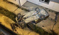 Karabük'te otomobil apartmanın bahçesine uçtu: 1 yaralı