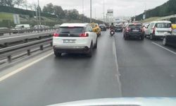 İstanbul’da ambulansın yolunu motorcu böyle açtı