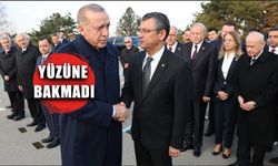 Erdoğan, Özel'in elini sıktı ama! Ata’nın huzurunda tarihi fotoğraf!