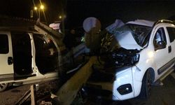 SON DAKİKA| Kocaeli'de feci kaza! Araç bariyere ok gibi saplandı