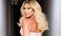 Bu pozlar olay! Hadise kendini merdivenlere bıraktı!