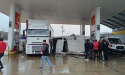 Adıyaman'da minibüs akaryakıt istasyonuna daldı! İŞTE O ANLAR