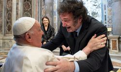 Arjantin'in 'kaçık' başkanı, küfürler edip 'şeytan' dediği Papa'yla görüştü