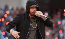 Dünyaca ünlü rap yıldızı Eminem'in telefonunu görenler inanamadı