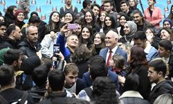 Türkiye’nin ilk astronotu Gezeravcı Uşak’ta gençlerle buluştu