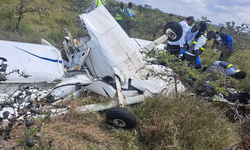 Havada ölümcül kaza! Eğitim uçağı yolcu uçağına çarptı