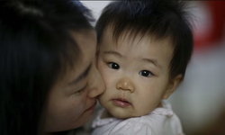 Yeter ki çocuk yapın! Güney Koreli şirket çocuk yapana servet ödeyecek
