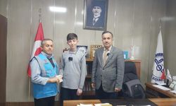 Ortaokul öğrencisi birincilik ödülünü Gazze'ye bağışladı