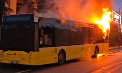 Seyir halindeki İETT otobüsü alev alev yandı: Nedeni araştırılıyor!