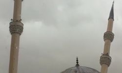Çankırı'da fırtınada  bir caminin minaresi yıkıldı.