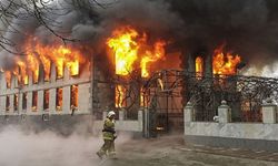 VAHŞET | İbadet edenler camiye kilitlenip ateşe verildi