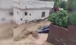 Cizre'de sel felaketi! Araçlar sürüklendi