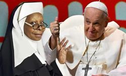 Papa Francesco'ya film teklifi: Yırtık Rahibe'de rol alacak mı?