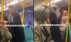 Metroda yaşlı kadın ile genç kız birbirine girdi