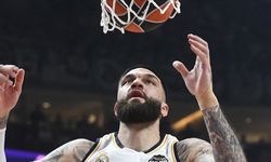 Anadolu Efes, Vincent Poirier'i kadrosuna kattı