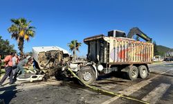 Korkunç kaza! Tırla kamyon çarpıştı: 1 ölü